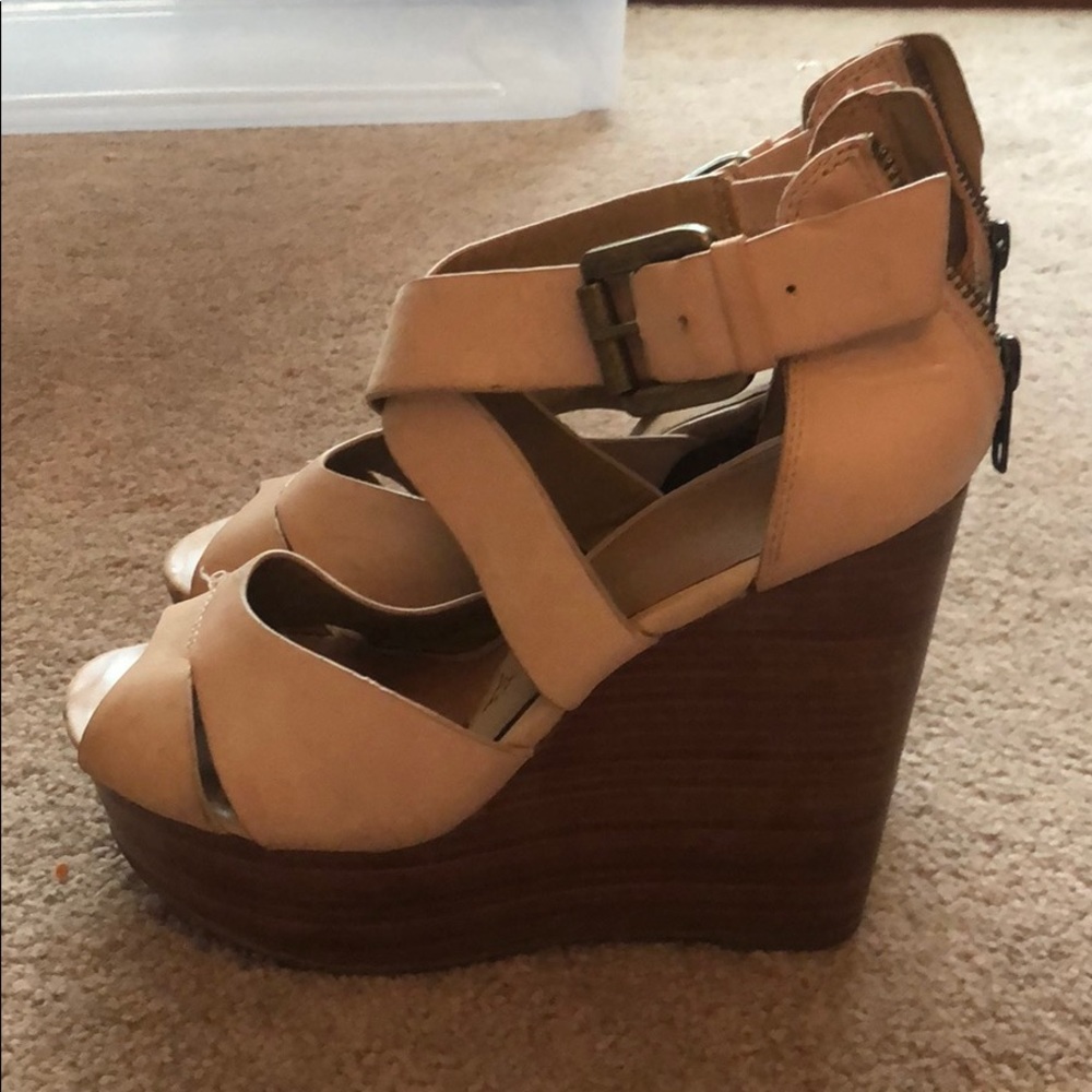 Strappy tan wedges